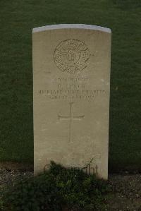 Vermelles British Cemetery - Lynch, P