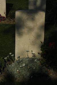 Vermelles British Cemetery - Mabon, Robert
