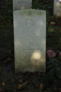Vermelles British Cemetery - Manger, S