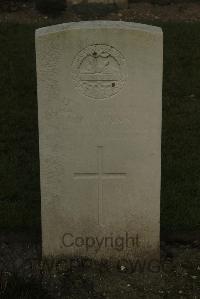 Vermelles British Cemetery - Mann, R E