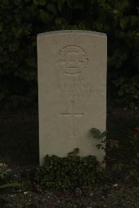 Vermelles British Cemetery - Martin, F