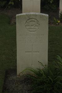 Vermelles British Cemetery - Masters, L S