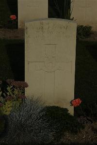 Vermelles British Cemetery - Maycock, William