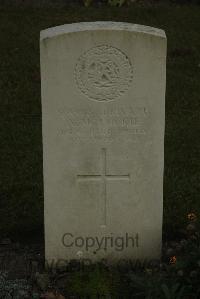 Vermelles British Cemetery - McLuckie, A