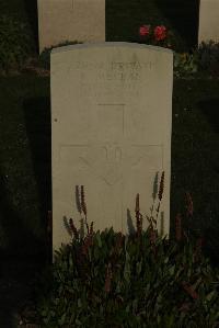 Vermelles British Cemetery - Mechan, R
