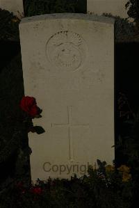 Vermelles British Cemetery - Meredith, T