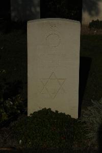 Vermelles British Cemetery - Michaels, Louis