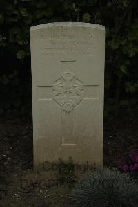 Vermelles British Cemetery - Molloy, M