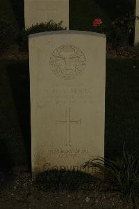 Vermelles British Cemetery - Moore, Aubrey De Vere