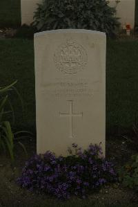 Vermelles British Cemetery - Moore, F K