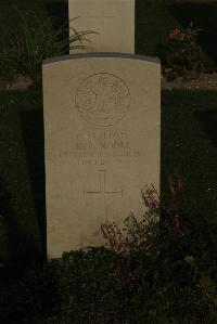Vermelles British Cemetery - Moore, J B