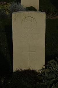 Vermelles British Cemetery - Noble, J F