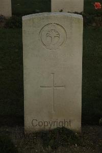 Vermelles British Cemetery - Nowell, L