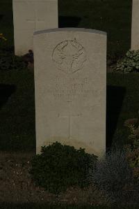 Vermelles British Cemetery - Peat, George Vernon