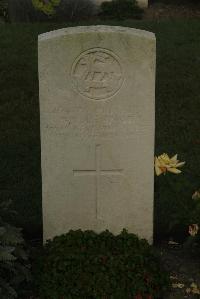 Vermelles British Cemetery - Penfold, B T
