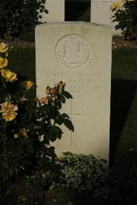 Vermelles British Cemetery - Petrie, David Grant