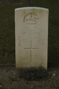 Vermelles British Cemetery - Pierce, T