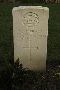 Vermelles British Cemetery - Seamons, H