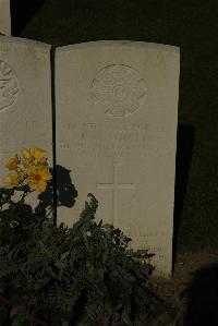 Vermelles British Cemetery - Shields, J W
