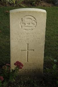 Vermelles British Cemetery - Simons, Ernest