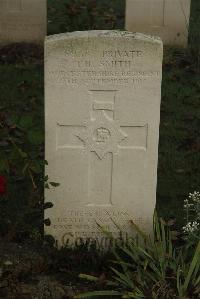Vermelles British Cemetery - Smith, T H