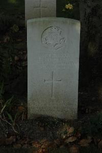 Vermelles British Cemetery - Stephenson, S T