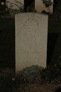 Vermelles British Cemetery - Stokes, V J