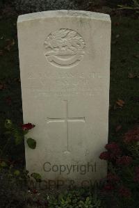 Vermelles British Cemetery - Taylor, V