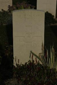 Vermelles British Cemetery - Thomas, M