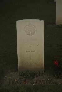 Vermelles British Cemetery - Thompson, S
