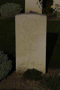 Vermelles British Cemetery - Thomson, L