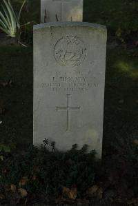Vermelles British Cemetery - Thornby, F