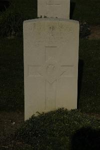 Vermelles British Cemetery - Thorpe, W
