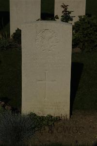Vermelles British Cemetery - Tinto, John