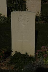 Vermelles British Cemetery - Tominey, James