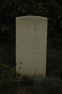 Vermelles British Cemetery - Tomlinson, John William