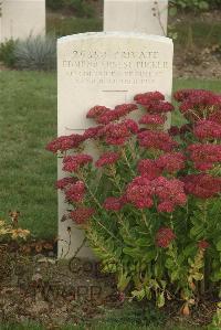 Vermelles British Cemetery - Tucker, Edmund Ernest