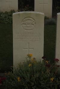 Vermelles British Cemetery - Underwood, H