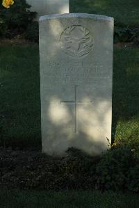 Vermelles British Cemetery - Urquhart, J W