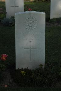 Vermelles British Cemetery - Walker, T