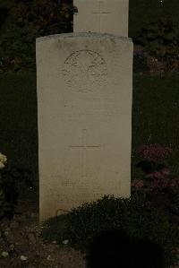 Vermelles British Cemetery - Walls, Charles P.
