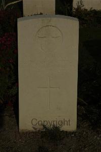 Vermelles British Cemetery - Watters, Michael