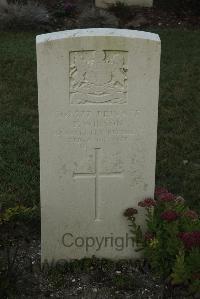 Vermelles British Cemetery - Wilson, F