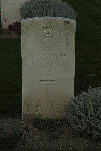 Vermelles British Cemetery - Woods, John
