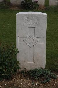 Wancourt British Cemetery - Bull, D W