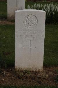 Wancourt British Cemetery - Chivers, W