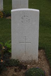 Wancourt British Cemetery - Christmas, William Morris