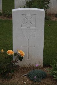 Wancourt British Cemetery - Church, Harry
