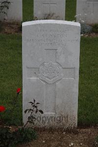 Wancourt British Cemetery - Clayton, T