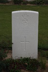 Wancourt British Cemetery - Curry, F